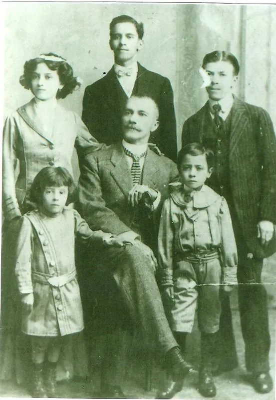 Manuel de Jesús Andrade Suárez con su familia