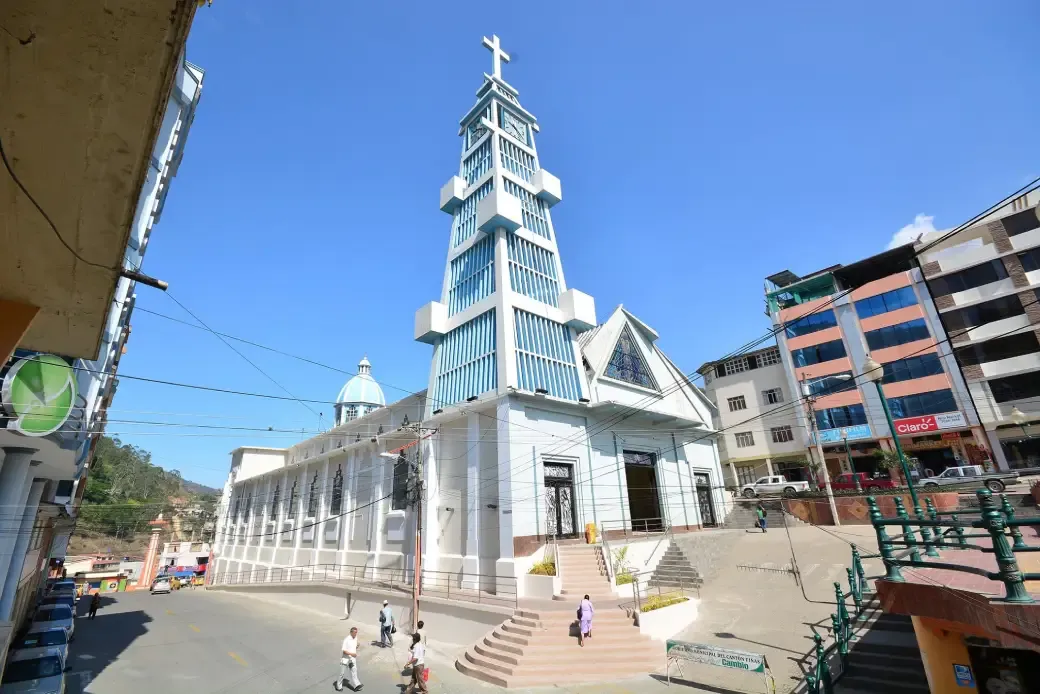 Imagen de la torre de la Iglesia de Piñas (2014)